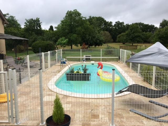 Cottage A La Campagne Avec Piscine Et Spa Ardentes Exterior photo