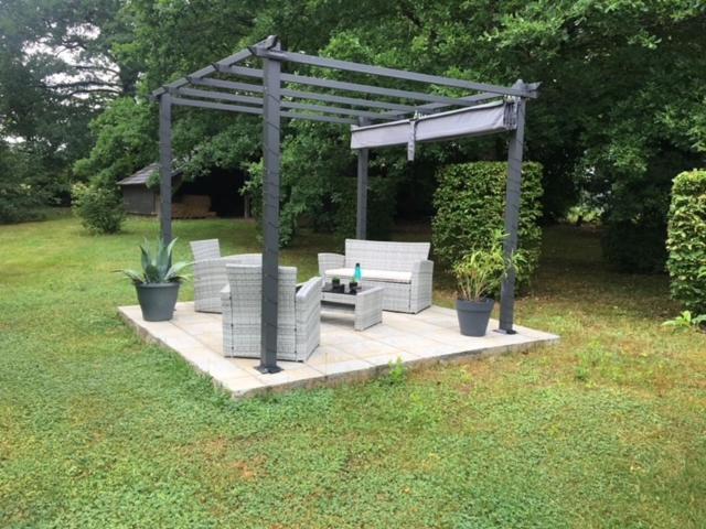 Cottage A La Campagne Avec Piscine Et Spa Ardentes Exterior photo